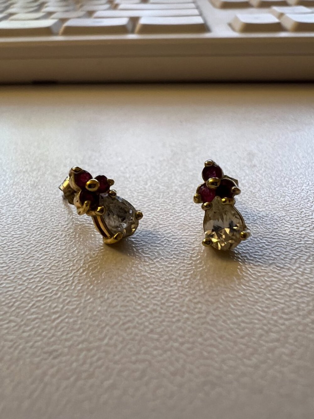 Vintage‑Style Gold Stud Earrings – Clear + Red Stones